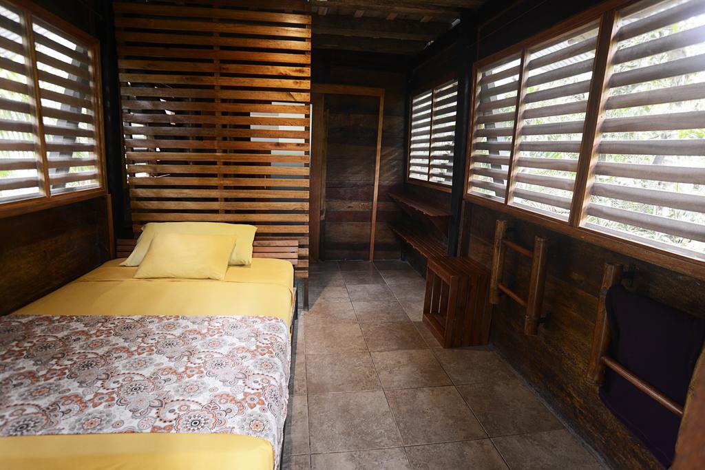 Jamu Lodge Puerto Montufar Bagian luar foto