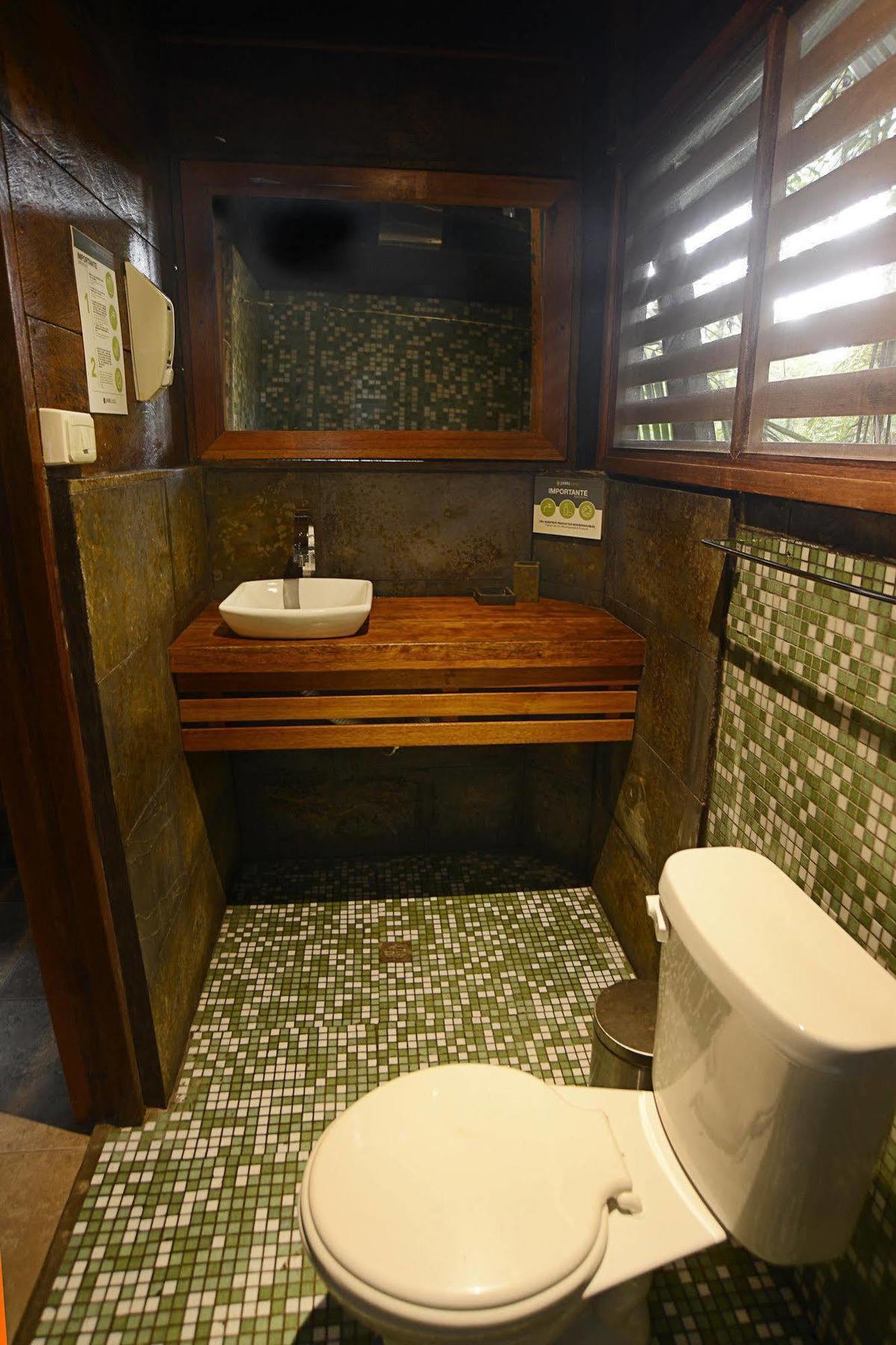 Jamu Lodge Puerto Montufar Bagian luar foto